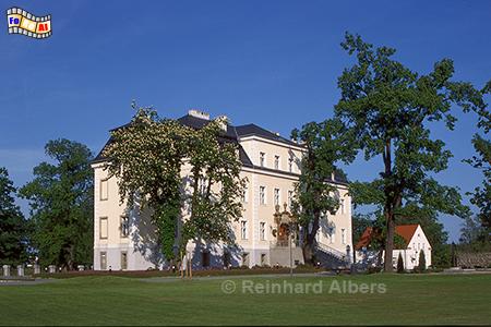 Gut Kreisau (Krzyżowa) - Gutshaus/Schloss.
Heute mit einem Museum ber den Widerstand gegen Gewaltherrschaft., Polen, Schlesien Kreisau, Krzyżowa, Schloss, Moltke, Albers, Foto, foreal,