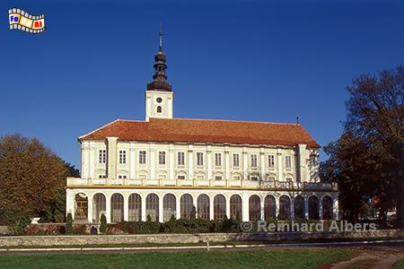 Oleśnica Mała (Klein-Oels) - Schloss. Die letzten Besitzer, die Grafen Yorck von Wartenburg waren Mitgleid des Widerstand gegen Hitler., Polen, Schlesien, Klein-Oels, Oleśnica Mała, Yorck von Wartenburg, Widerstand, Albers, Foto, foreal,