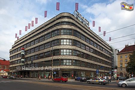 Wrocław (Breslau) - Das im Stil des Modernismus 1929/30 errichtete Kaufhaus Wertheim firmiert heute unter dem Namen Renoma als Einkaufszentrum., Polen, Breslau, Kaufhaus, Wertheim, Albers, foreal, Foto,