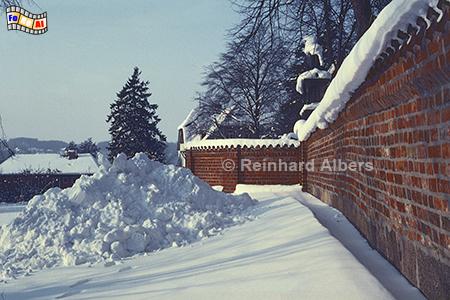 Ratzeburg - Winterstimmung an der Friedhofsmauer., Schleswig-Holstein, Herzogtum Lauenburg, Dominsel, Winter, Albers, foreal, Foto,