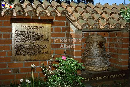 Ratzeburg - Bienenkorb in der Friedhofsmauer, Schleswig-Holstein, Herzogtum Lauenburg, Ratzeburg, Dom, Bienenkorb,  Albers, Foto, foreal,,