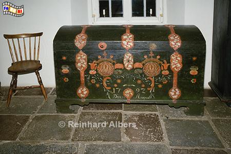 Ratzeburg - Bauerntruhe im Kreismuseum Lauenburg., Schleswig-Holstein, Herzogtum Lauenburg, Herrenhaus Mecklenburg, Kreismuseum, Albers, foreal, Foto,