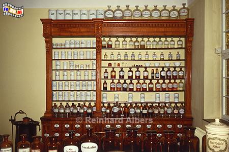 Ratzeburg - Historische Apothekeneinrichtung im Kreismuseum Lauenburg., Schleswig-Holstein, Herzogtum Lauenburg, Herrenhaus Mecklenburg, Kreismuseum, Albers, foreal, Foto,