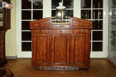 Ratzeburg - Apothekerpult im Kreismuseum Lauenburg., Schleswig-Holstein, Herzogtum Lauenburg, Herrenhaus Mecklenburg, Kreismuseum, Albers, foreal, Foto,