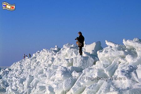 Eiswinter an der Ostseekste bei Hohwacht im Mrz 1986, Schleswig-Holstein, Ostseekste, Winter, Eisschollen, Eisbarriere, Strand, Albers, foreal, Foto,