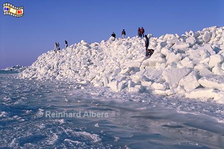 Eiswinter an der Ostseekste bei Hohwacht im Mrz 1986, Schleswig-Holstein, Ostseekste, Winter, Eisschollen, Eisbarriere, Strand, Albers, foreal, Foto,