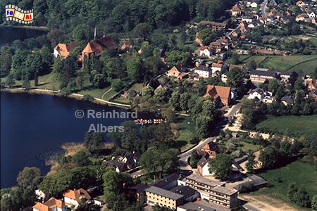 Bordesholm: Kreishaus, See und Klosterkirche, Schleswig-Holstein, Bordesholm, Kloster, Kirche, See, Albers, Foto, foreal,