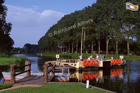 Fhre am Elbe-Lbeck-Kanal in Siebeneichen, Schleswig-Holstein, Siebeneichen, Fhre, Elbe-Lbeck-Kanal, Albers, Foto, foreal,