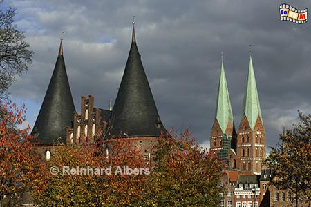 Lübeck: Holstentor und Marienkirche, Lübeck, Hansestadt, Holstentor, Marienkirche, Albers, Foto, foreal,