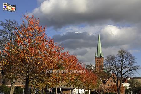 Lbeck - Blick auf die Petrikirche im Herbst, Lbeck, Hansestadt, Petrikirche, Albers, Foto, foreal,