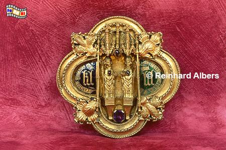 Itzehoe - Mantelbrosche der fr�heren Klosterabtissin, Schleswig-Holstein, Itzehoe, Kloster, Mantelbrosche, Abtissin, Albers, Foto, foreal,