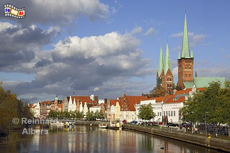 Lbeck an der Obertrave mit Petrikirche und Marienkirche im Huintergrund, Lbeck, Obertrave, Petrikirche, Marienkirche, Albers, Foto, foreal,