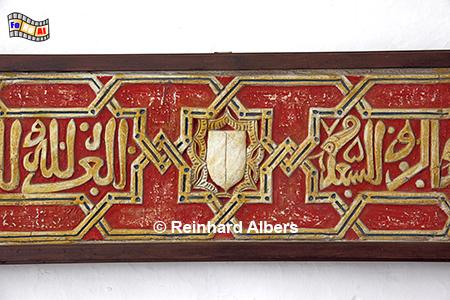 Herrenhaus/Landsitz: Arabische Inschrift im  Mudjarstil in der Toreinfahrt., Mallorca, Alfabia, Bunyola, Inschrift, Mauren, Mudejar,, Herrenhaus, Landsitz, Foto, foreal, Albers,