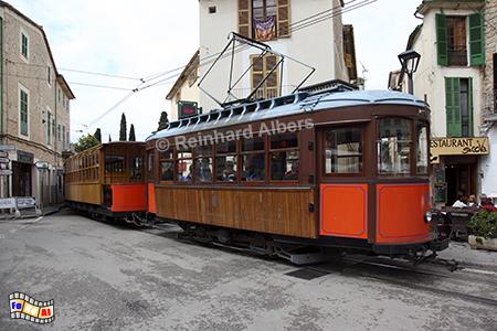 Die Straenbahn verbindet den Ort Soller mit dem Hafen/Strand Port de Soller., Mallorca, Soller, Straenbahn, Albers, Foto, foreal,