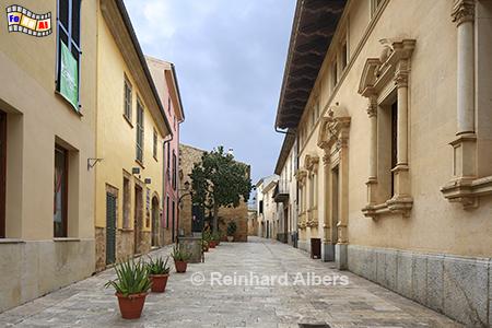 Gasse in der Altstadt von Alcudia, Mallorca, Alcudia, Altstadt, Gasse, Fugngerzone, Albers, Foto, foreal,