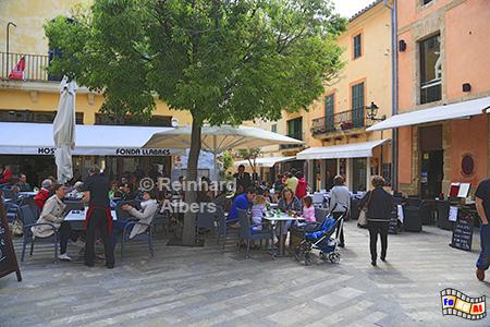 Alcudia - Fugngerzone in der Altsatdt, Mallorca, Alcudia, Fugngerzone, Restaurant, Straencaf, Albers, Foto, foreal,, 