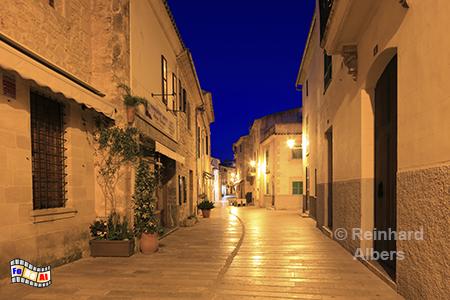 Alcudia - Blaue Stunde in der Altstadt, Mallorca, Alcudia, Altstadt, Gasse, blaue Stunde, Albers, Foto, foreal,