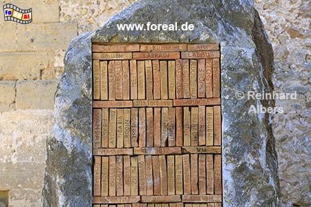 Pollena - Bcherregal aus Stein, 