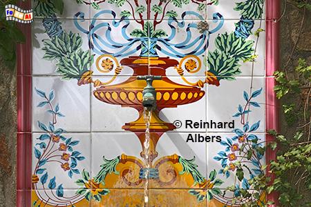 Sa Granja - Wasserhahn mit Kachelbild als Verzierung, Mallorca, Balearen, Tramuntana, Granja, Volkskundemuseum, Landgut, Brunnen, Fontnen, Kachelbild, Albers,Foto, foreal,